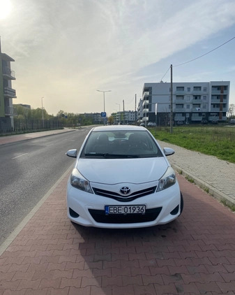 Toyota Yaris cena 23900 przebieg: 142049, rok produkcji 2013 z Katowice małe 529